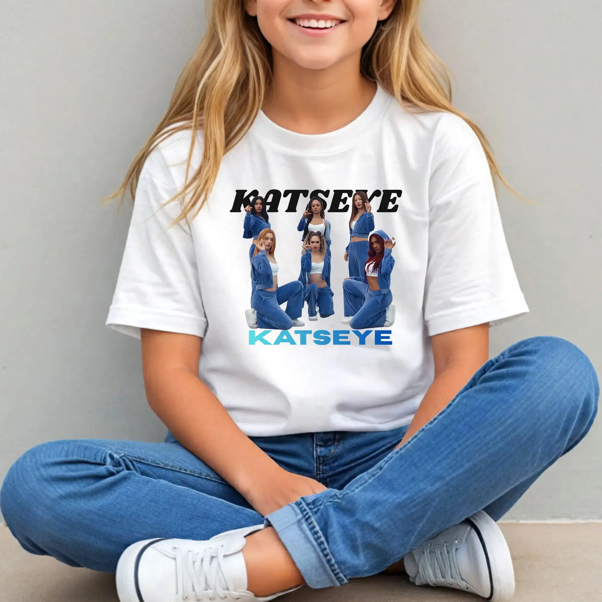 Tricou de fete din bumbac 100 cu imprimeu BLUE KATSEYE