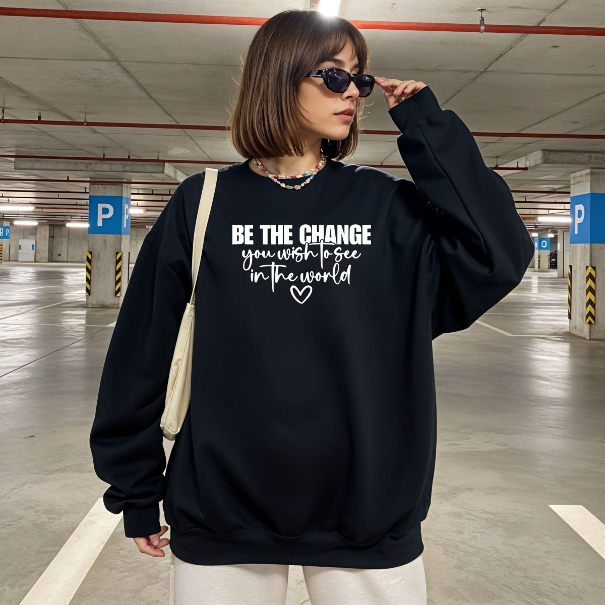 Hanorac de dama oversize cu mesaj BE THE CHANGE