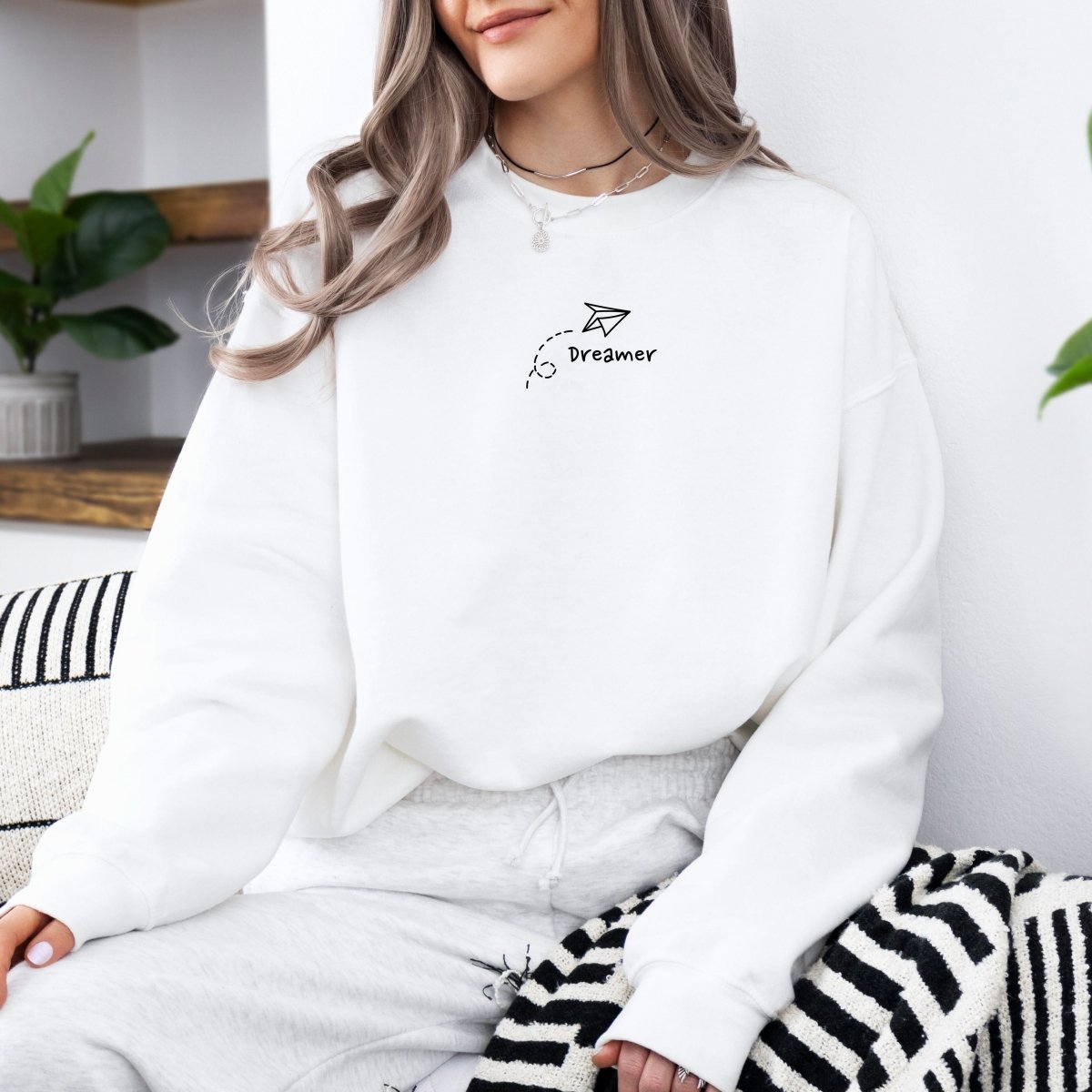 Hanorac de dama oversize cu mesaj DREAMER - M / ALB